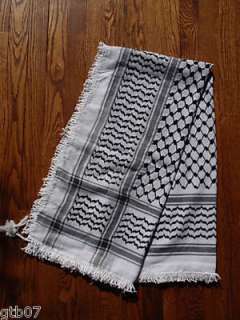 Esta bufanda principal es usada por los árabes y los musulmanes en el 