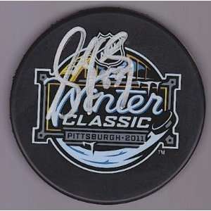 Sidney Crosby Signed Puck   2011 WINTER CLASSIC   Autographed NHL 