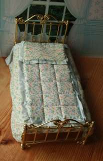 VINTAGE BRASS BED for Sindy / Barbie with Linen  