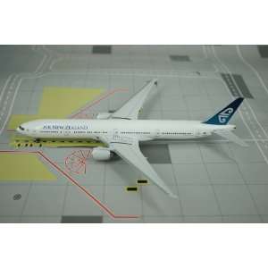  Phoenix Air New Zealand B777 300ER Model Airplane 