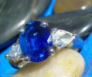 BEAUTIFUL NATURAL SAPPHIRE is showing a fascinating play of vivid 
