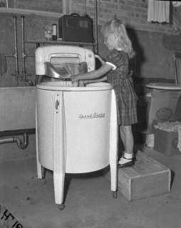 4x5 NEG Girl playing with washing machine 1952  5  