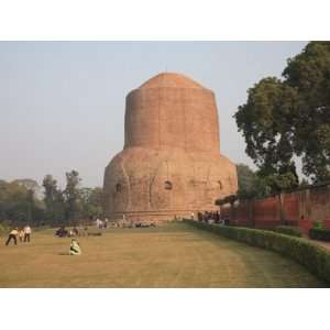 com Dhamekh Stupa, Buddhist, Pilgrimage Site, Sarnath, Near Varanasi 