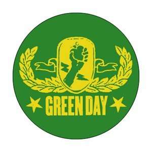  Green Day Crest Button B 2219 Toys & Games