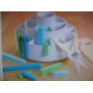 The Pampered Chef White Tool Turn About with Twixit Clips Set and 