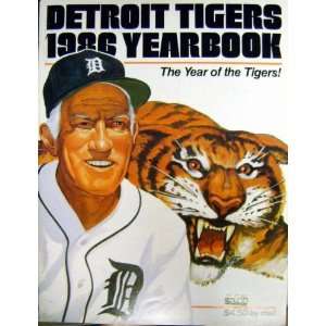  1986 Detroit Tigers Yearbook autographed by Tom Brookens 