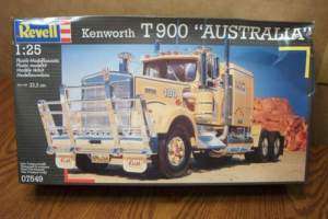 REVELL KENWORTH T900 AUSTRALIA TRACTOR 1/25 SCALE  