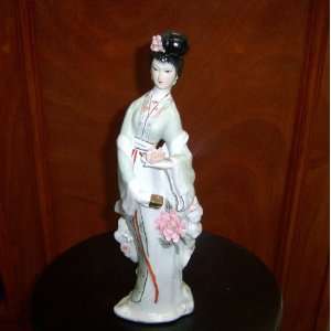 Kimono Dressed Oriental Lady Statue Figurine Fine Ceramic    12 