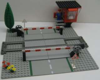 LEGO 7835 TRAIN LEVEL MANUAL ROAD CROSSING SET 100% COMPLETE baseplate 