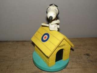 Peanuts Snoopy Dog House Red Baron Wwi Flying Ace Windocling On Popscreen