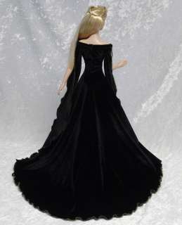 Black Velvet Medieval Gown for Tonner Tyler, Friends and Ellowyne 