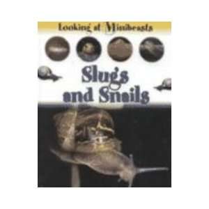  Slugs and Snails (Looking at Minibeasts) (9781929298815 