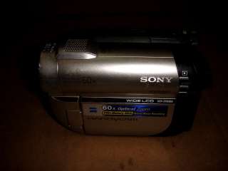 SONY HANDYCAM 2.7IN LCD DVD CAMCORDER DCR DVD650  