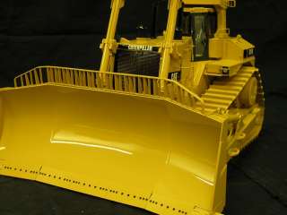 Caterpillar Cat D11R Track type Tractor 124 Scale Classic 