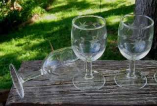 WINE GLASS LOT 5 VINTAGE ELEGANT WINE GLASSES  