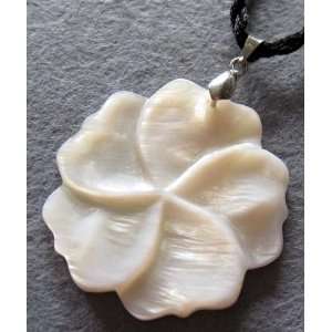  Natural Sea Shell Flower Pendant Necklace 