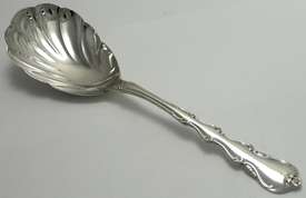   scalloped serving spoon Metal Sterling silver Condition pre owned