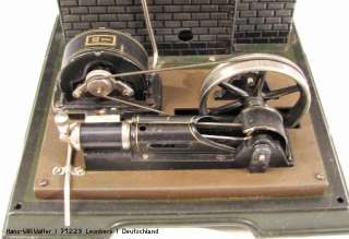 Eine Märklin Dynamo Dampfmaschine, Sockelmaße ca. 28 x 26 cm 