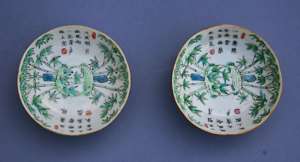 ANTIQUE PAIR CHINESE PORCELAIN FAMILLE VERTE DISHES / FRENCH FLEA 