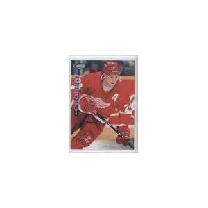  1994 95 Parkhurst Gold #71   Bob Probert Sports 