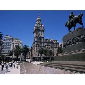  Statue of Artigas, Plaza Independecia, Montevideo, Uruguay 